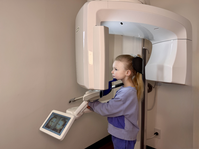 Child standing in Viso G5 CBCT